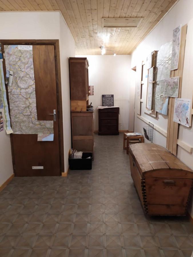 Chardon Bleu Appartement Chambre Cuisine Coin A Manger Sanitaires Salle D'Eau Barcelonnette Luaran gambar