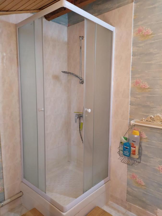 Chardon Bleu Appartement Chambre Cuisine Coin A Manger Sanitaires Salle D'Eau Barcelonnette Luaran gambar