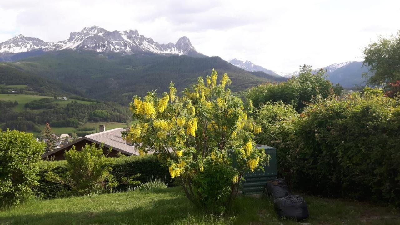 Chardon Bleu Appartement Chambre Cuisine Coin A Manger Sanitaires Salle D'Eau Barcelonnette Luaran gambar